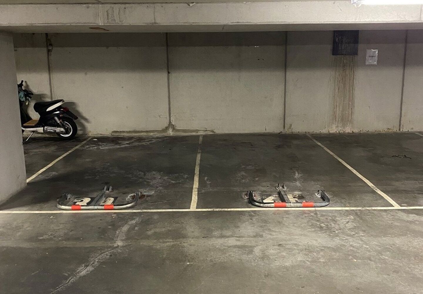 Binnenstaanplaats te koop in Evere