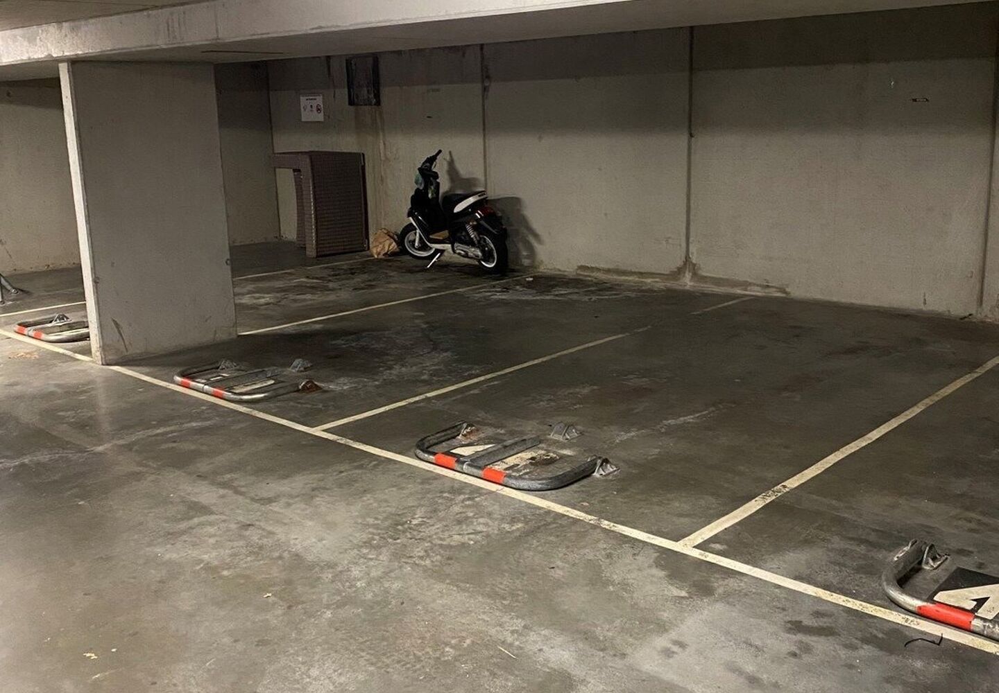 Binnenstaanplaats te koop in Evere