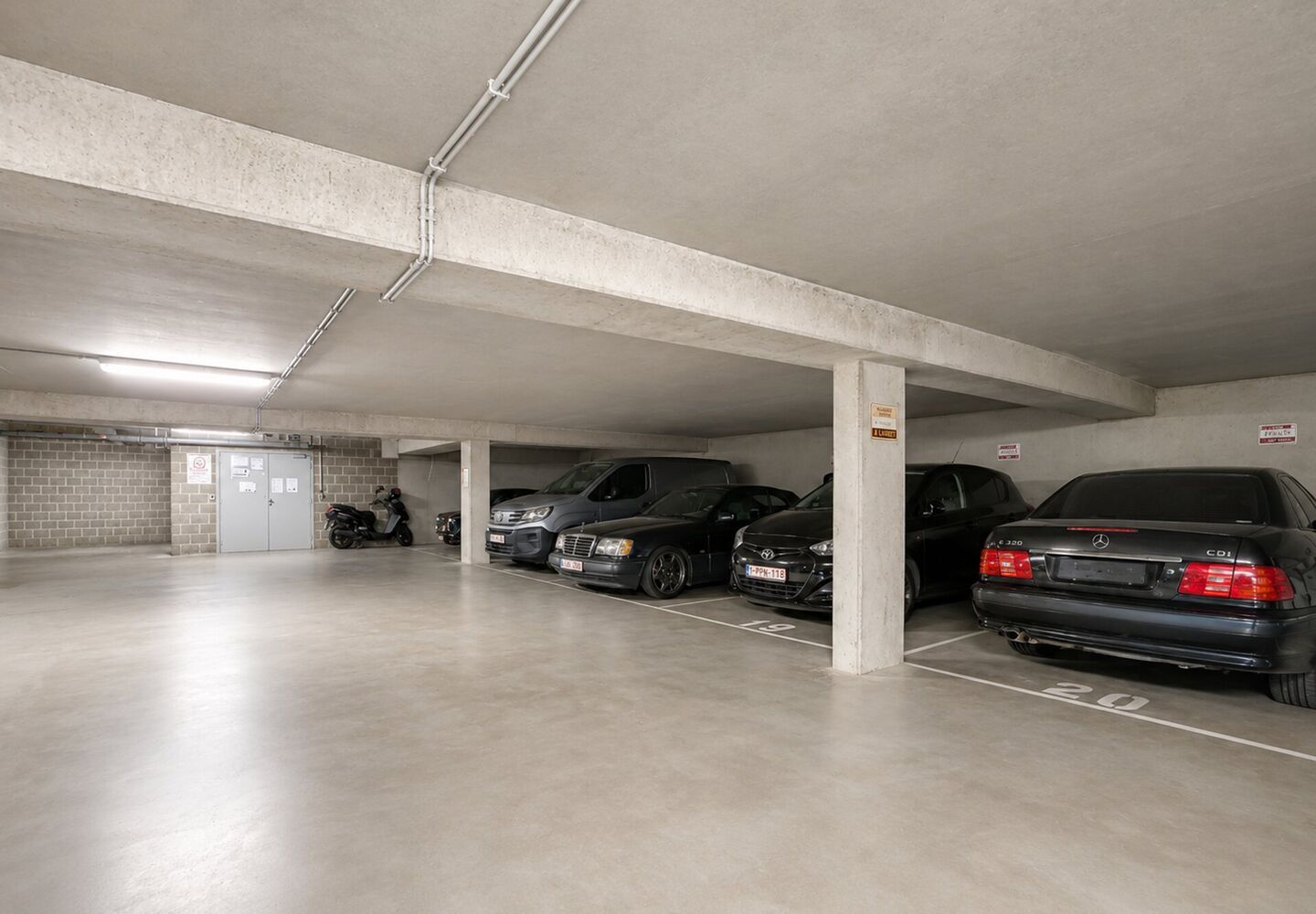 Binnenstaanplaats te koop in Evere