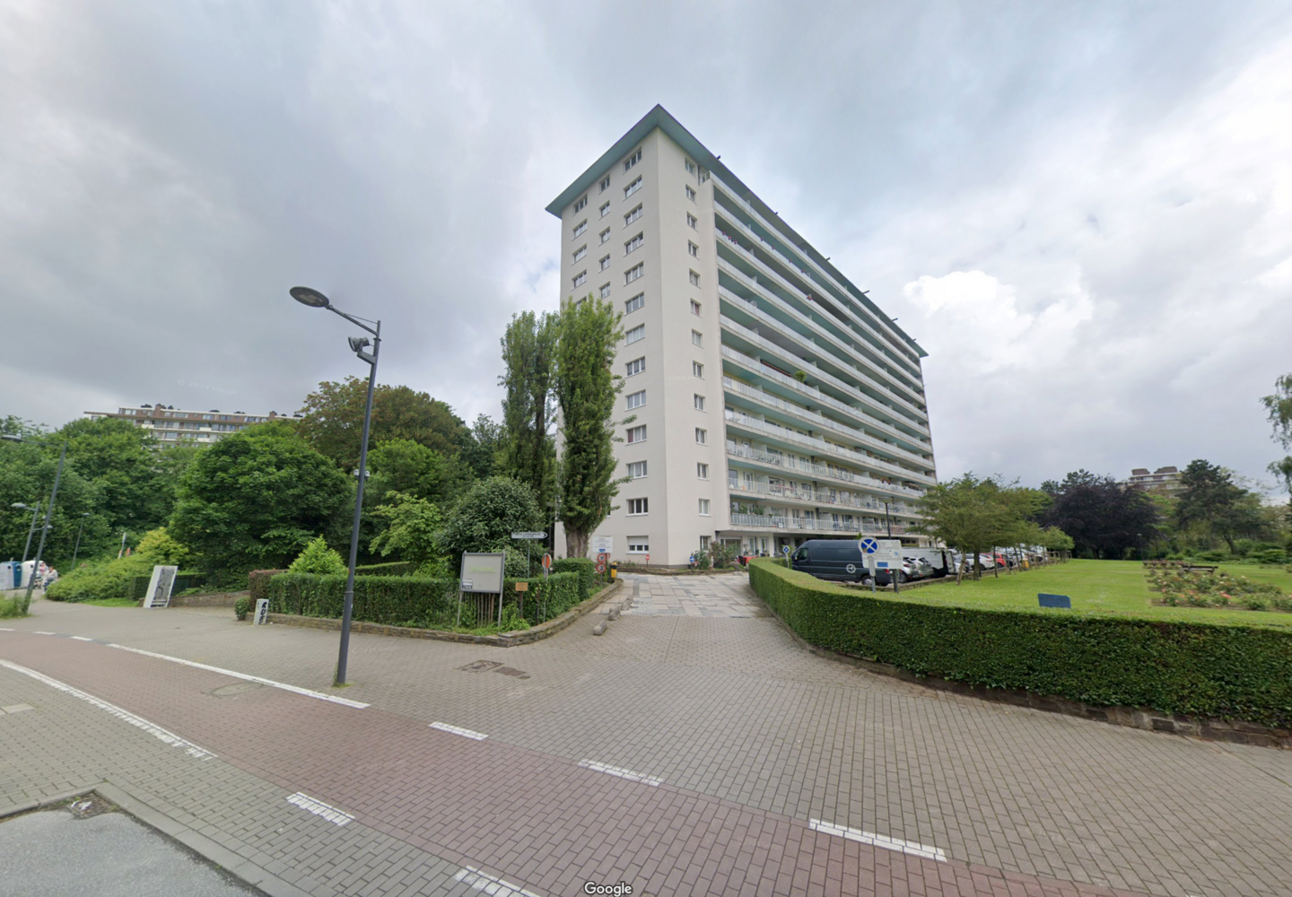 Closed garage for sale in Evere