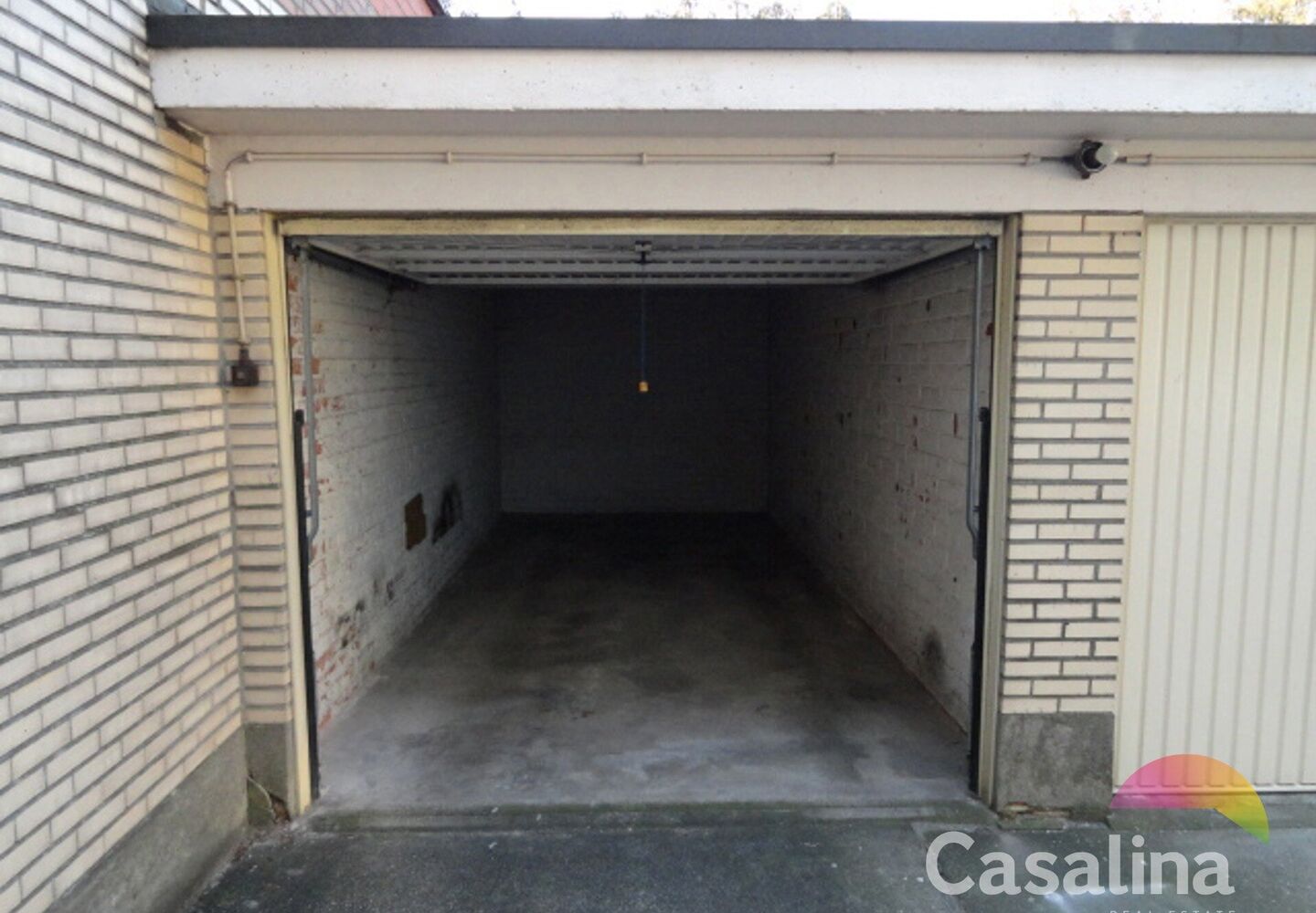 Closed garage for sale in Evere