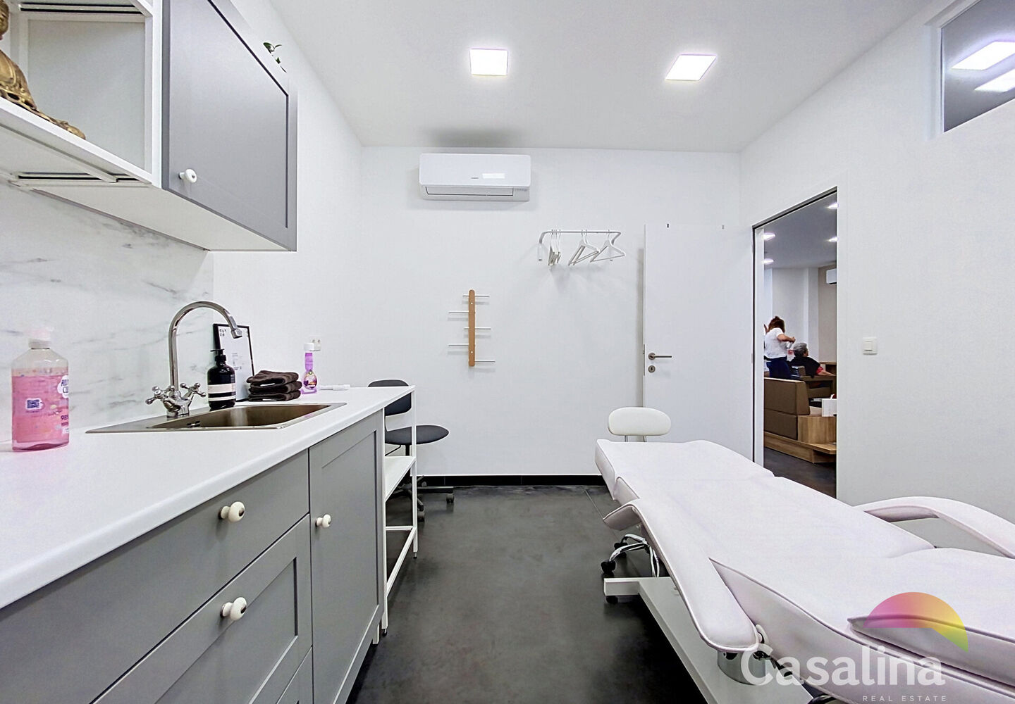 Coiffure/esthetique à louer à Evere