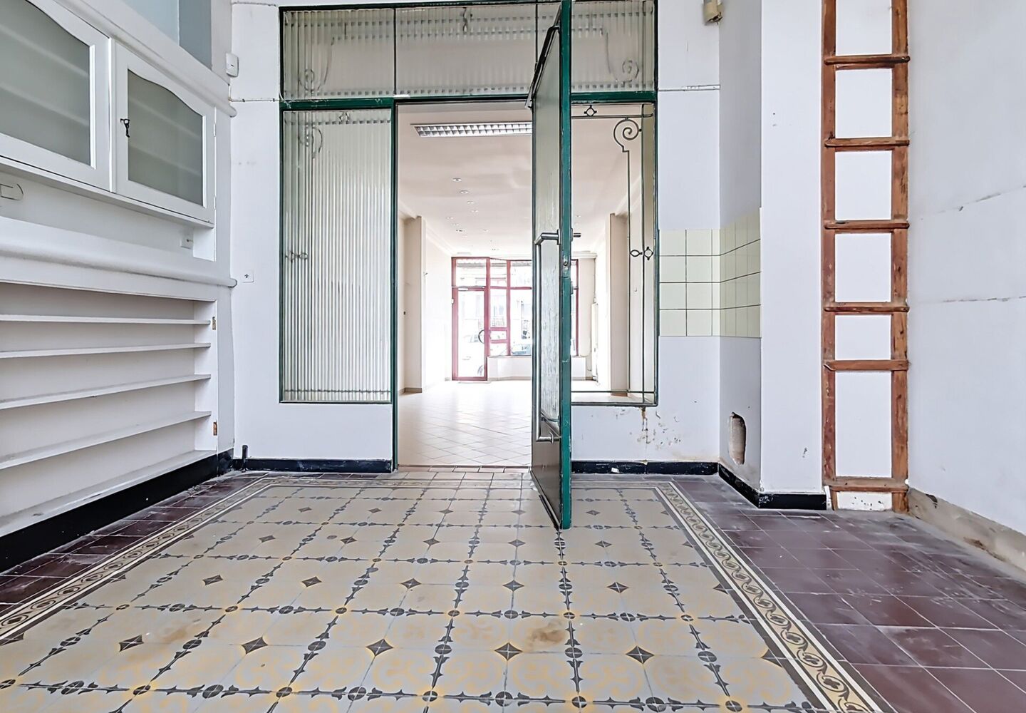 Commercial groundfloor for rent in Elsene