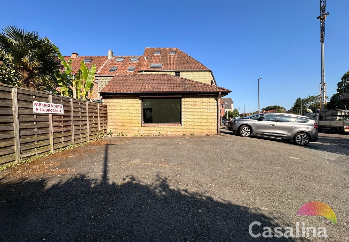 Commercial groundfloor for sale in Wezembeek-Oppem