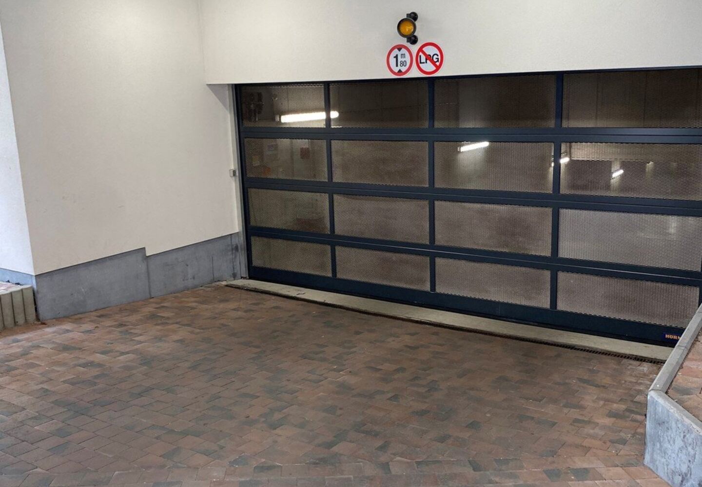 Garage + débarras à louer à Evere
