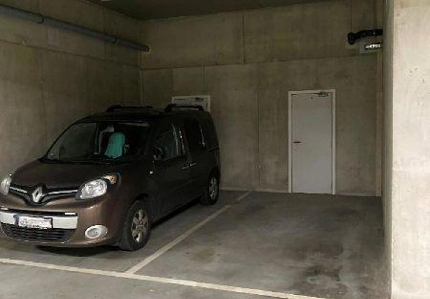 Garage + débarras à louer à Evere
