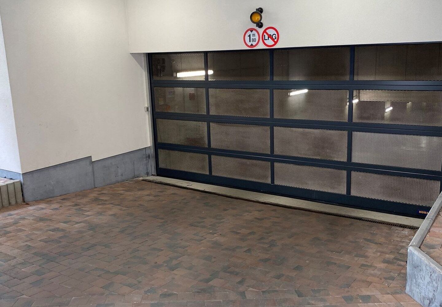 Garage + storage for rent in Evere