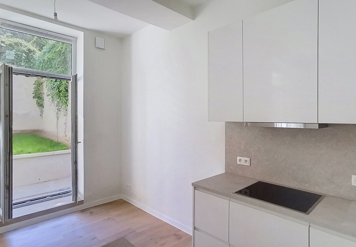 Gelijkvloerse verd. + tuin te koop in Schaarbeek