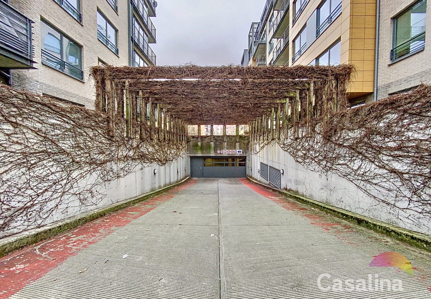 Inside parking for rent in Evere