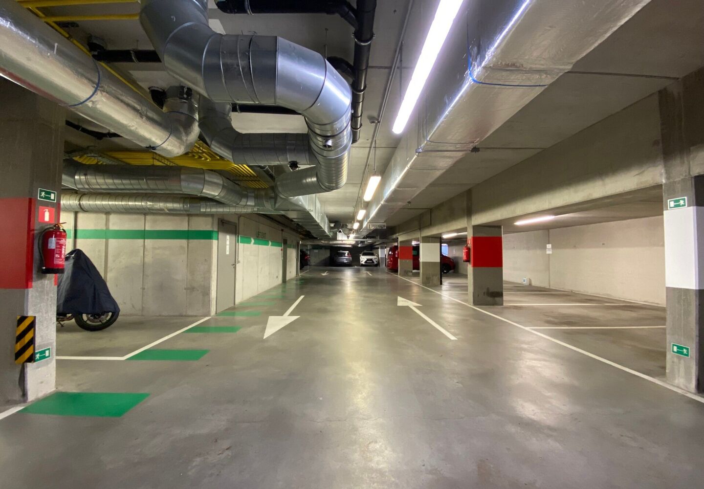 Inside parking for rent in Evere