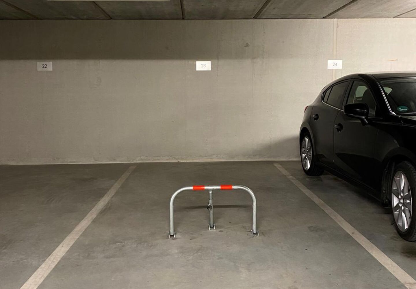 Inside parking for rent in Evere