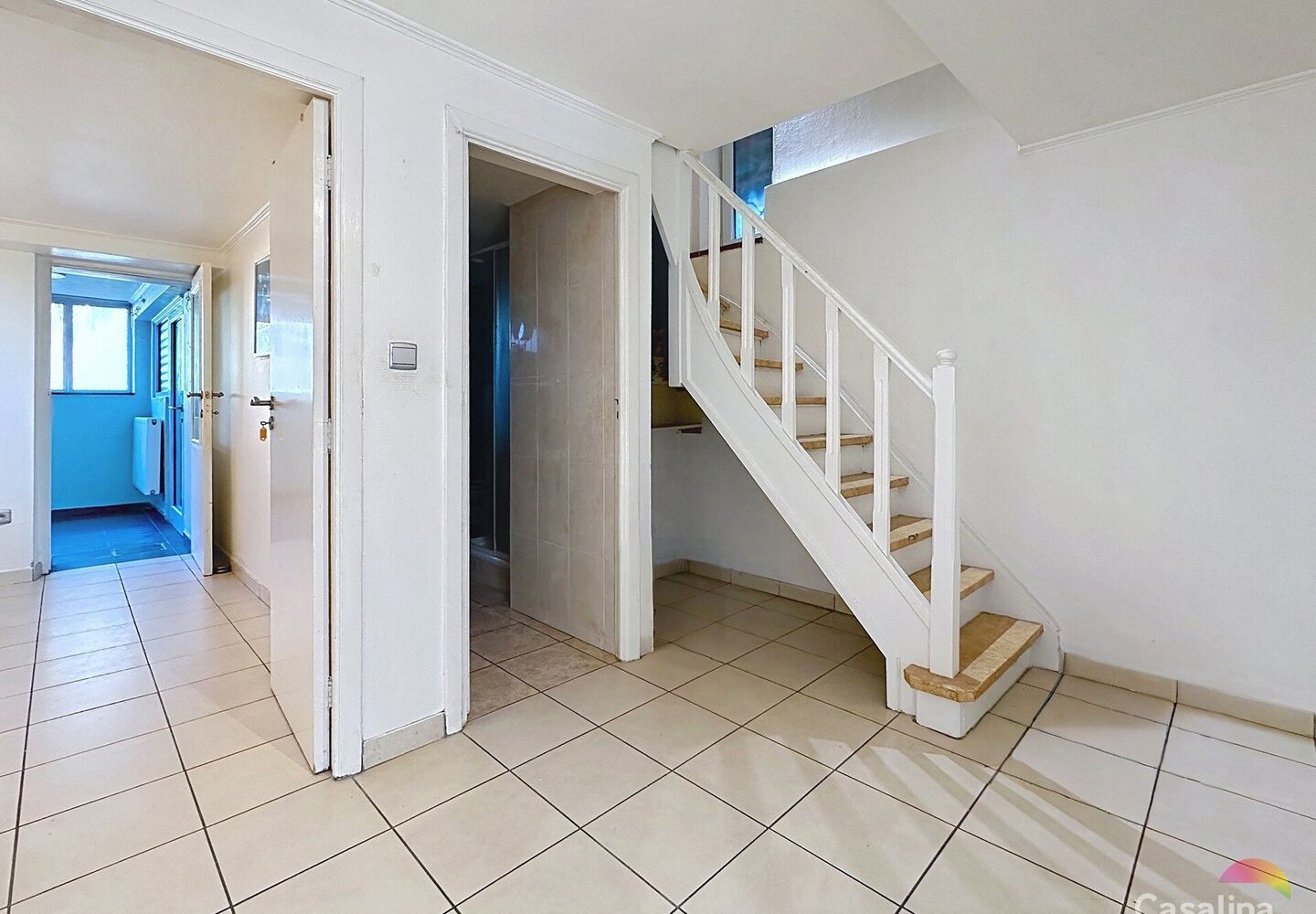 Staircase hall on garden level