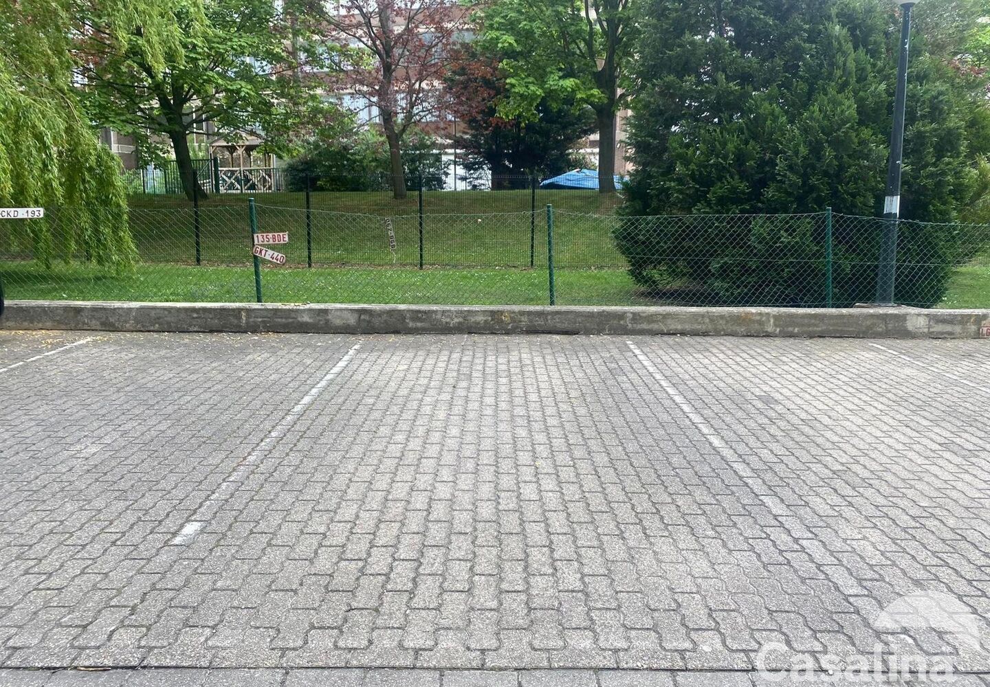 Outside parking for rent in Schaerbeek