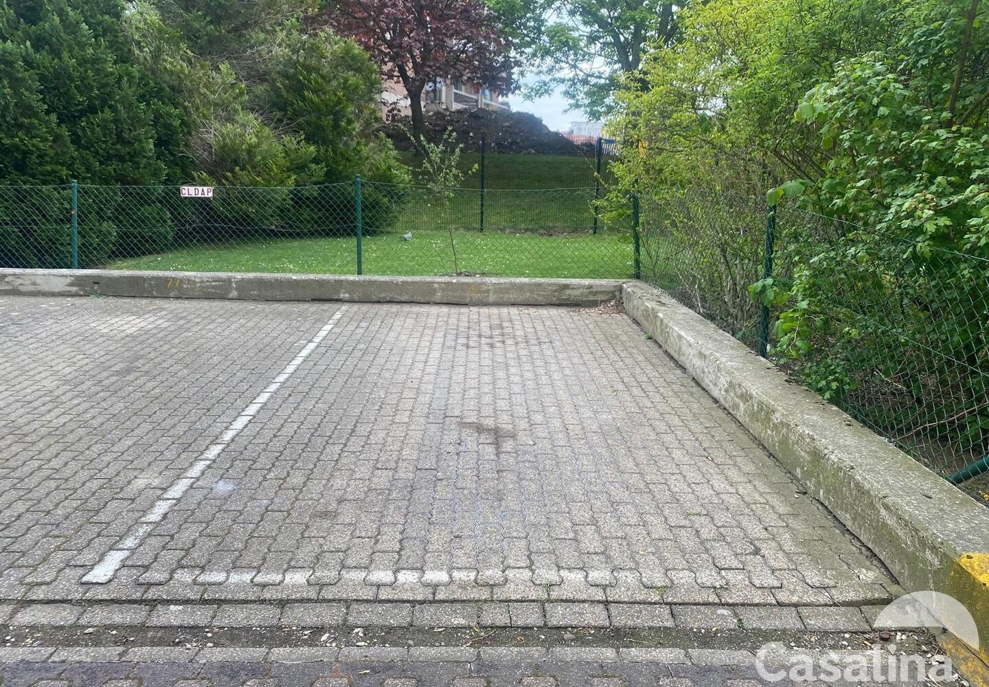 Outside parking for rent in Schaerbeek