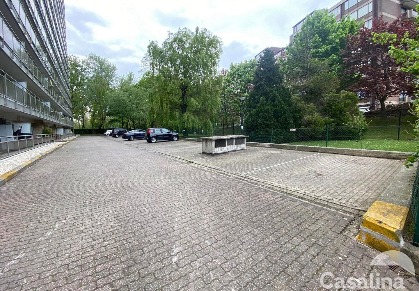 Outside parking for rent in Schaerbeek