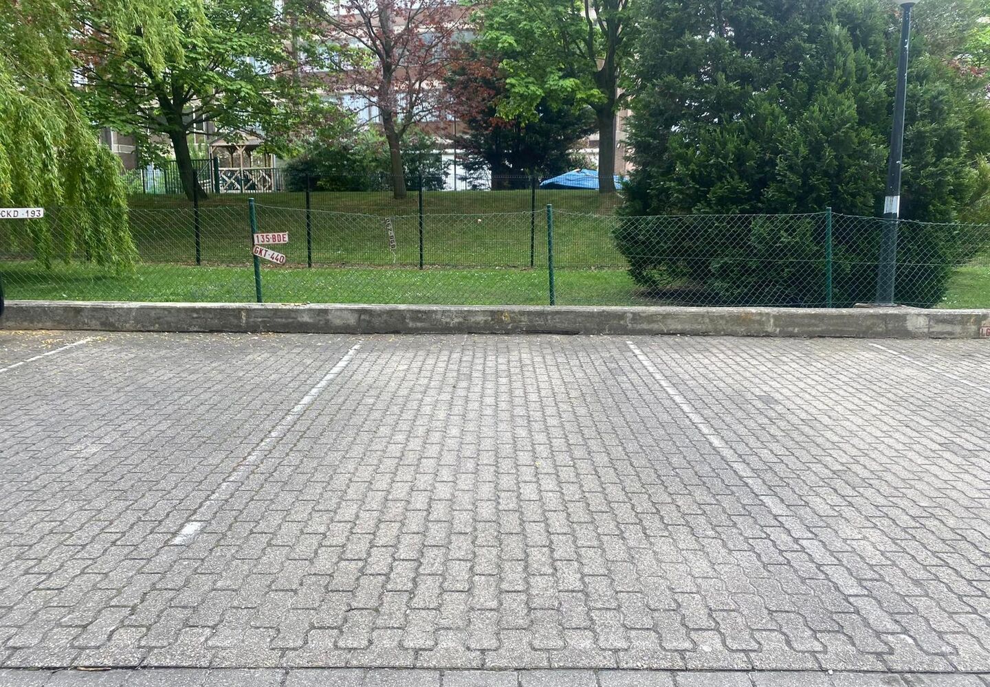 Outside parking for rent in Schaerbeek