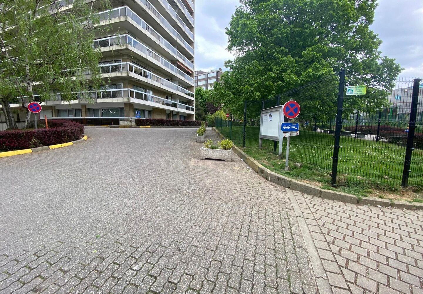 Outside parking for rent in Schaerbeek