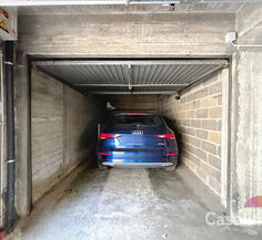 Closed garage for sale in Wezembeek-Oppem
