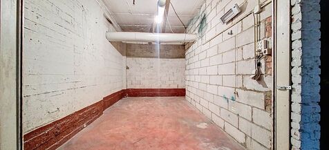 Closed garage for sale in Evere