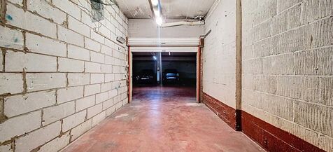 Closed garage for sale in Evere