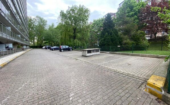 Buitenstaanplaats te huur in Schaerbeek