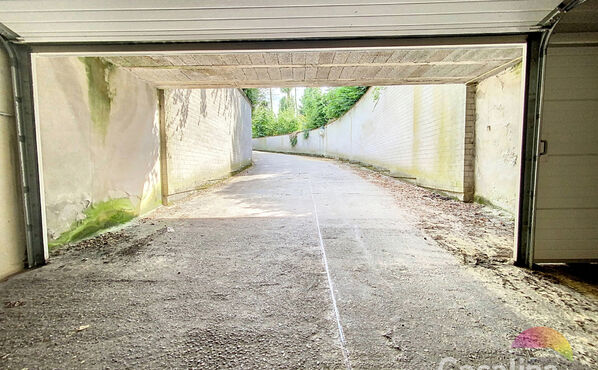 Closed garage for rent in Evere