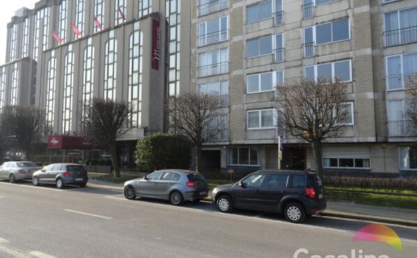 Closed garage for sale in Evere