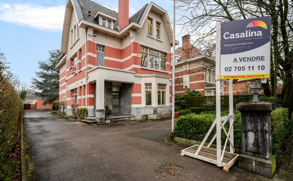 Gebouw voor gemengd gebruik te koop in Schaerbeek