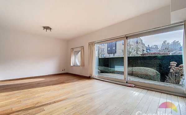 Gelijkvloerse verdieping te koop in Woluwe-Saint-Lambert