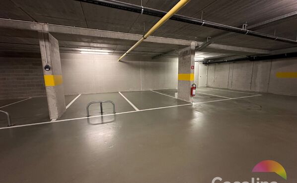 Inside parking for rent in Evere