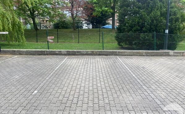 Outside parking for rent in Schaerbeek